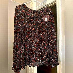 Size Medium - Knox Rose Floral Blouse